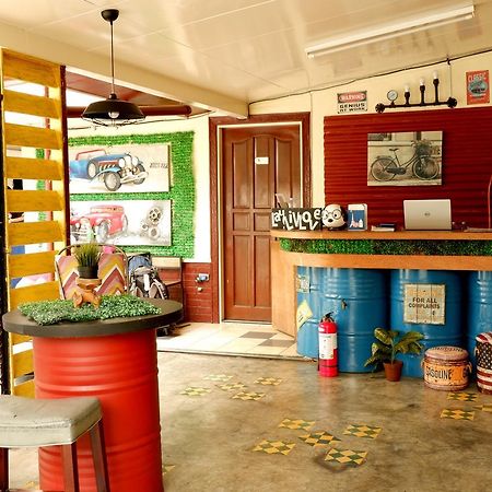 Food District Hostel Cebu Central Bagian luar foto