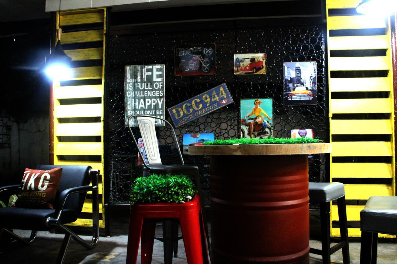 Food District Hostel Cebu Central Bagian luar foto